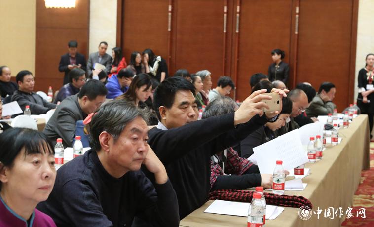 11月29日，與會者會場拍照留念