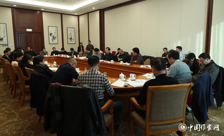 11月30日下午，江蘇代表團分組學習討論。
