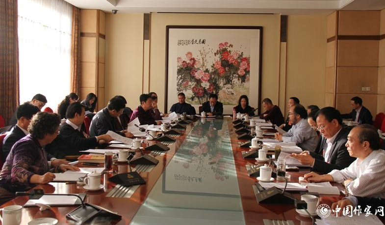 12月1日下午，山東、兵團代表團分組討論。