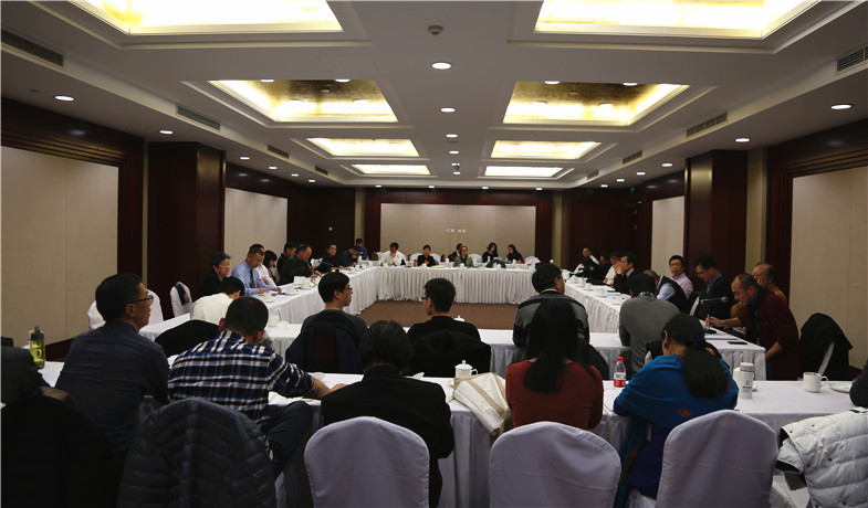 12月1日下午，浙江、重慶、延邊代表團分組學習討論。