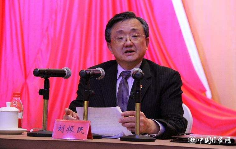 12月2日下午，外交部副部長劉振民為代表們作國際形勢與外交工作報告。