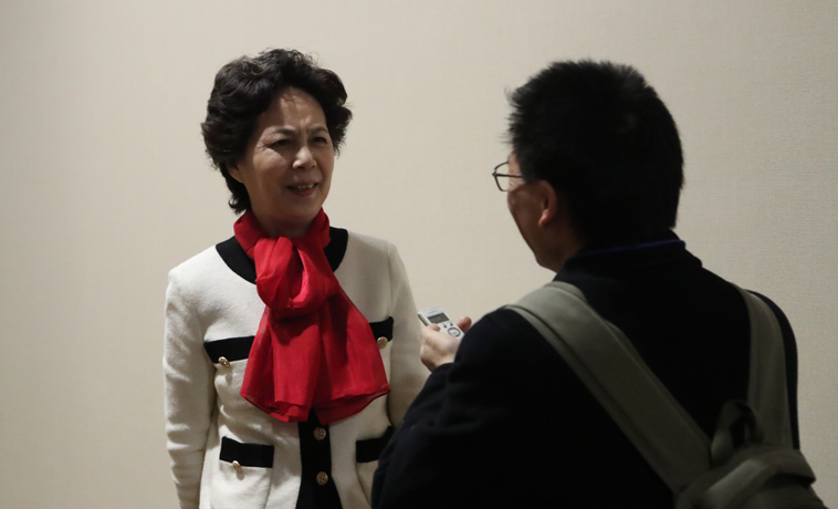 12月1日，代表范小青接受媒體記者采訪。