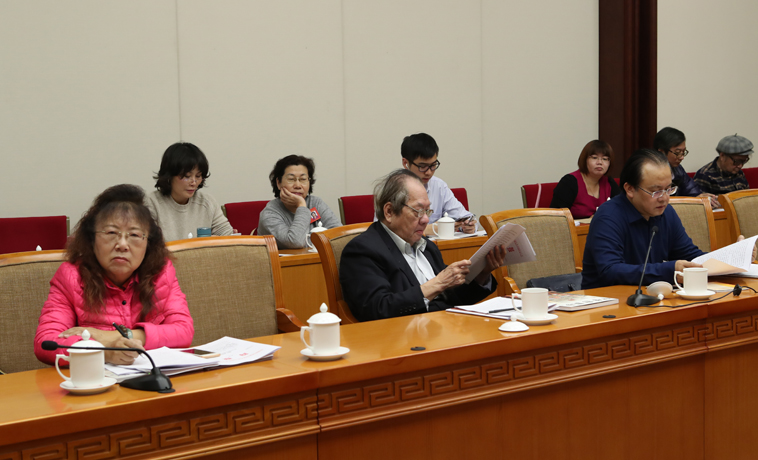 12月1日，福建、湖南團分組學習討論。