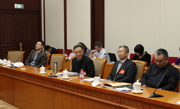 12月1日，福建、湖南團分組學習討論。