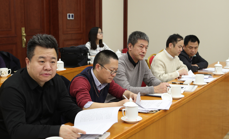 12月1日，中國作協代表團分組學習討論。