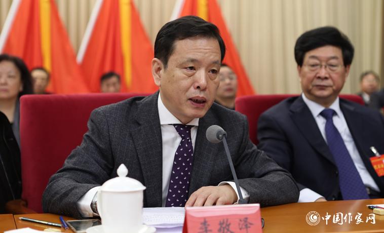 12月3日，中國作協副主席李敬澤主持閉幕式。