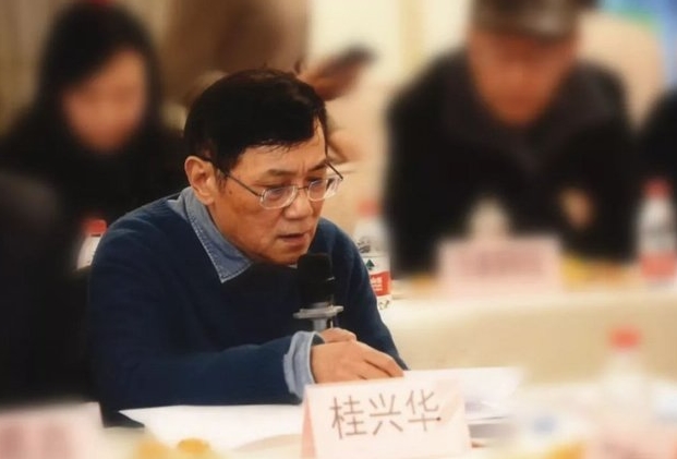 從《鄧小平之歌》到《興業(yè)路上》——桂興華長詩座談會紀(jì)要為了紀(jì)念中國改革開放40周年，經(jīng)過國家廣播電視新聞出版總局的審核批準(zhǔn)，上海著名詩人桂興華先生20多年前寫作的《鄧小平之歌》今年馬上要出版新的朗誦版。同時(shí)為了迎接建黨100周年，桂先生正在創(chuàng)作一部長詩《興業(yè)路上》，是列入上海市重大文藝創(chuàng)作項(xiàng)目重要的作品，今天我們就圍繞這兩部作品舉行一個研討會……[詳細(xì)]