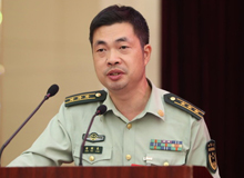 鄭潤良：書寫無愧于時(shí)代的強(qiáng)軍故事　　軍旅青年作家方陣整體上呈現(xiàn)出強(qiáng)勁不息的創(chuàng)作風(fēng)貌，特別是新生代軍旅作家群體的崛起。[詳細(xì)]