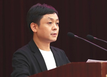 楊慶祥：這是一個(gè)人民的世紀(jì)　　時(shí)代從來不主動(dòng)呈現(xiàn)其面容和形式。光榮屬于那些執(zhí)著探索和艱苦書寫的靈魂。[詳細(xì)]