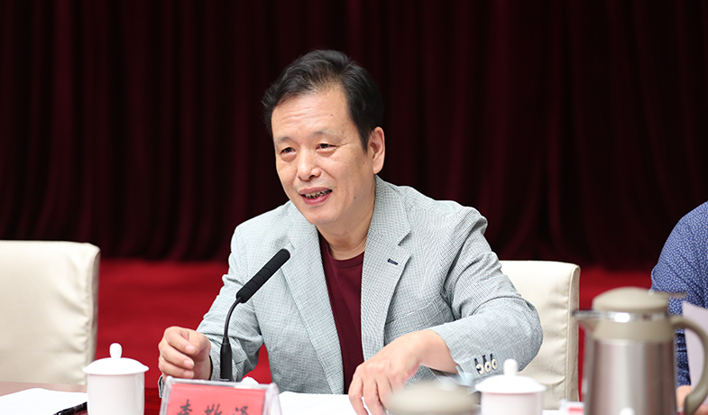 8月16日，評委會副主任李敬澤在第七次全體會上作投票說明、宣布計票結果并公布獲獎作品