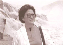 【凌　力】	吳秉杰丨《凌力：尋找歷史與現(xiàn)實(shí)有價(jià)值聯(lián)系的一面》；	劉詩(shī)宇丨《<少年天子>：皇權(quán)下的“精神病象”》。