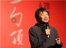【劉震云】	郭寶亮丨《先鋒姿態(tài)、批判精神、創(chuàng)新追求》；	賀嘉鈺丨《一次出走，或一萬(wàn)次精神自贖——<一句頂一萬(wàn)句>讀札》。