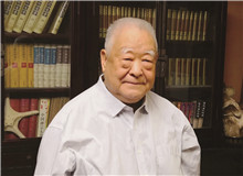 【徐懷中】	汪守德丨《以一顆真正的文學(xué)之心寫(xiě)作》；	董夏青青丨《<牽風(fēng)記>：“回返未來(lái)”的美學(xué)呼喚》。