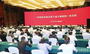 7月31日上午，中國作家協會第十屆主席團第二次會議在湖南益陽舉行。鐵凝主持會議、張宏森作工作報告。
