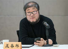王春林：坐標(biāo)系藝術(shù)結(jié)構(gòu)與敘述視角的設(shè)定　　要想更好地進(jìn)入作品，就必須意識(shí)到那篇《我和祖奶》的后記的重要性。[詳細(xì)]
