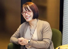 申霞艷：生如蟻而美如神　　胡學(xué)文出示的是當(dāng)代眼光，他正視并升華當(dāng)代生活經(jīng)驗(yàn)，大膽創(chuàng)造21世紀(jì)新傳統(tǒng)，這種傳統(tǒng)吸納過(guò)往，并與過(guò)往進(jìn)行激烈抗辯。[詳細(xì)]