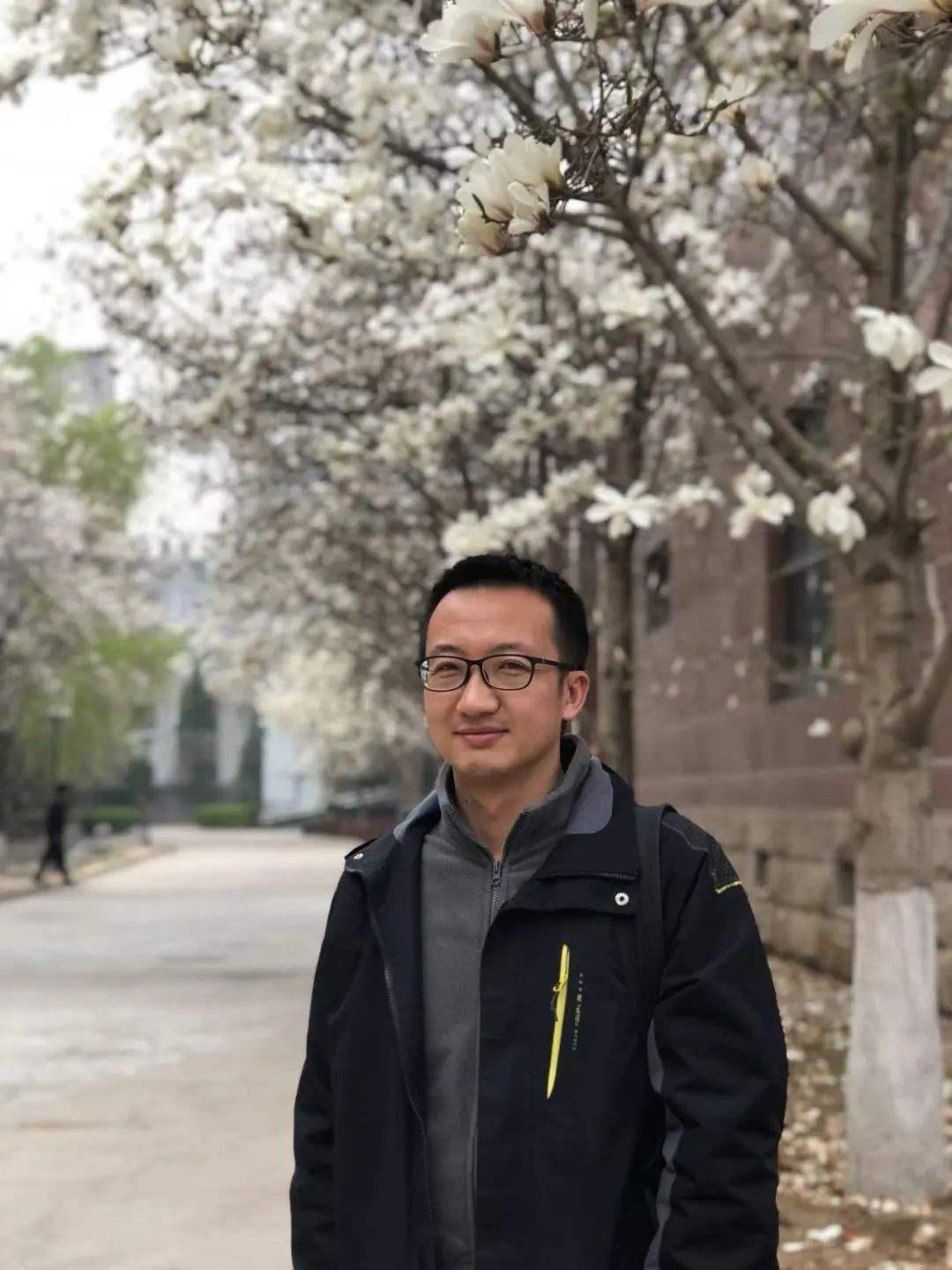 李一默，山西右玉人，寫小說，發表若干。