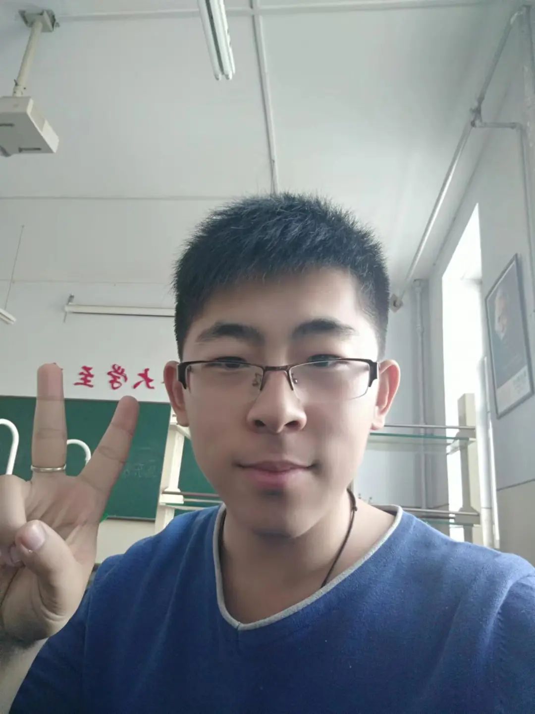 王九天，1995年生，吉林省洮南市人，中國科學技術大學化學專業在讀博士研究生。文學作品曾入選中國作家網原創頻道“本周之星”欄目。