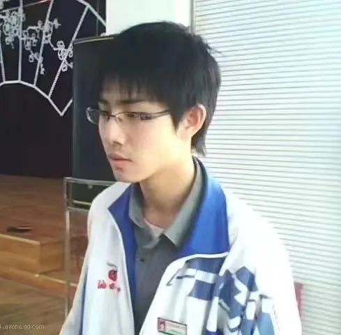 覃皓珺，長在天津的廣西陜西湖南湖北混血，涉獵文化評論、影視劇本、小說寫作等。