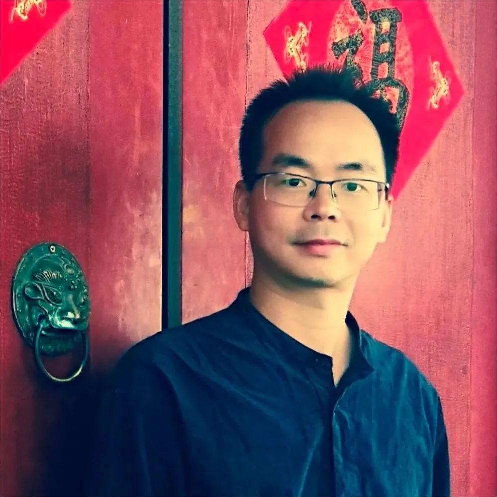 李德南，文學(xué)博士、青年評(píng)論家、專業(yè)作家。