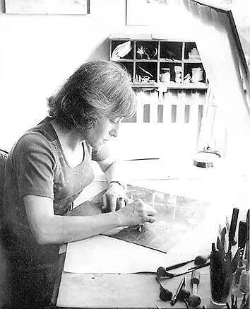 圖為吉賽爾創作銅版畫的情形。貝特朗在接受研究者訪談時，認同策蘭受到吉賽爾的激發，同時指出這種激發不僅僅指來自作品的激發，“他看到她創作的場景，她的姿勢、酸、腐蝕，所有這一切，像酸腐蝕銅版一樣腐蝕著策蘭的精神。”