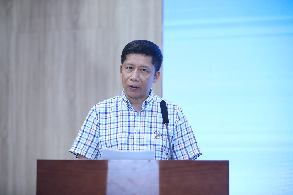《溫州文學》主編曹凌云作為增補理事單位代表發言