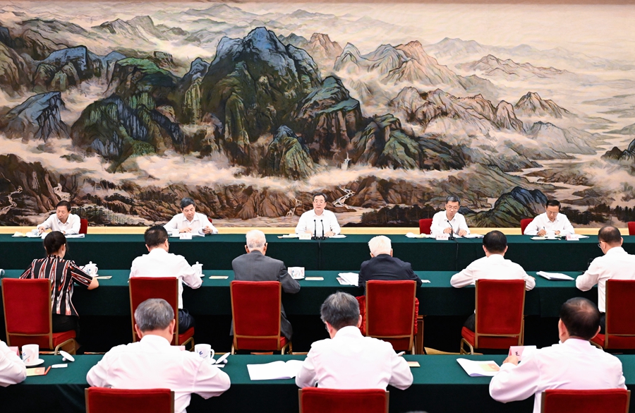 9月9日，全國優秀教師代表座談會在北京召開。中共中央政治局常委、國務院副總理丁薛祥出席會議，傳達習近平致信和李強批示并講話。新華社記者 申宏 攝