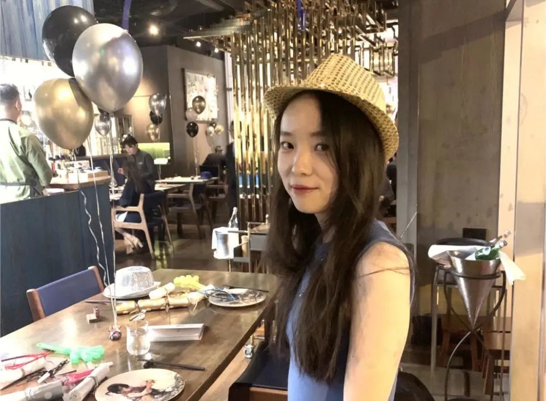 大頭馬 2020年加入中國作家協會。大頭馬在8歲左右就已經開始寫作，在采訪中大頭馬提到自己是中國互聯網最早的一代網民，不僅在網上發帖寫東西，還會把生活中的經歷寫成文章，發表在報刊上?！皩懽骱桶l表對我來說就像吃飯喝水那樣自然，沒有什么特別的轉折點?！? /></p>
<p style=