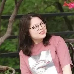 本期主持人：  徐海玉，朝鮮族，黑龍江人。北京語言大學對外漢語碩士，中央民族大學朝鮮語言文學專業博士（在讀）。曾任對外漢語教師，現任《民族文學》（朝鮮文版、漢文版）副編審，譯作有《人生那么長，停一下又何妨》（中信出版社）等。