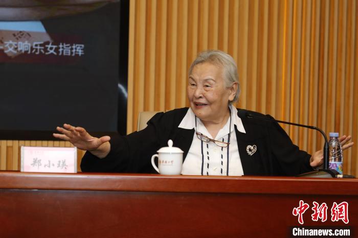 10月18日,鄭小瑛走進華僑大學泉州校區,為學子們帶來專題講座——“洋戲中唱”藝術分享會。劉沛 攝