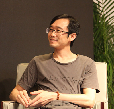 黃德海，《思南文學選刊》副主編，中國現代文學館特聘研究員。著有《世間文章》《詩經消息》《書到今生讀已遲》《馴養生活》等。曾獲第八屆“唐弢青年文學研究獎”、第十七屆“華語文學傳媒盛典·年度文學評論家”、第三屆“山花文學雙年獎·散文獎”。