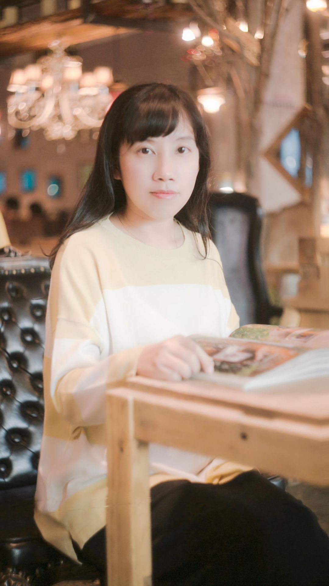 藤萍 廈門人，網絡文學作家。2000年考入中山大學法律系，同年以《鎖檀經》獲第一屆花雨“花與夢”全國浪漫小說征文大賽第一名，此后相繼出版多部作品。2018年《未亡日》獲“北京大學2017網絡文學年榜”女頻榜榜首。