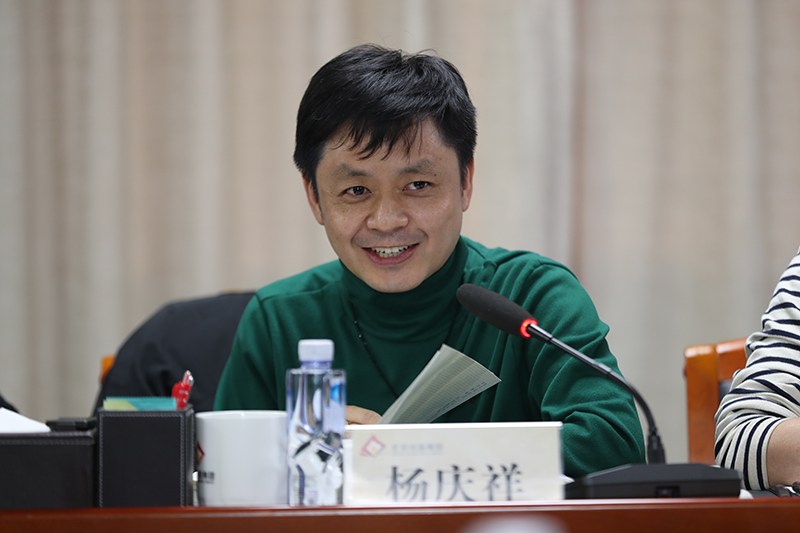 楊慶祥在會上發(fā)言