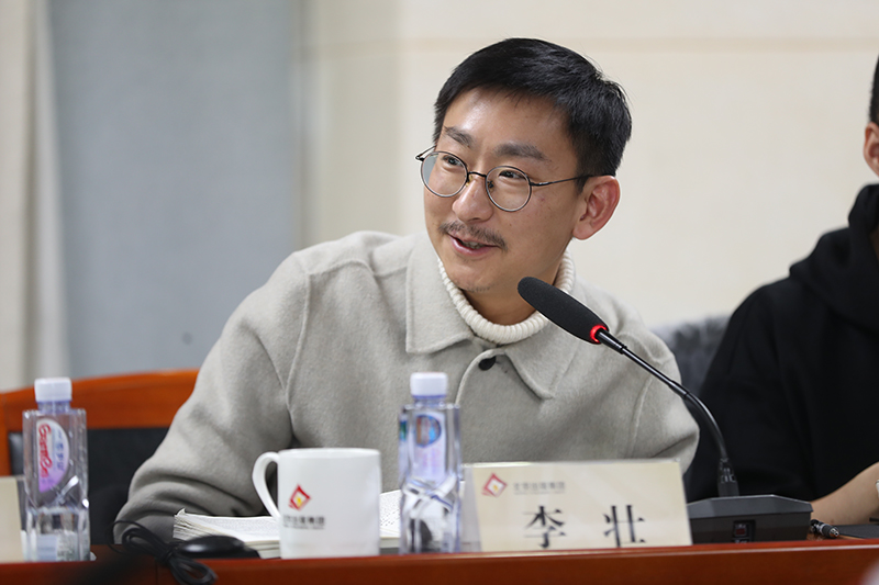 李壯在會上發(fā)言