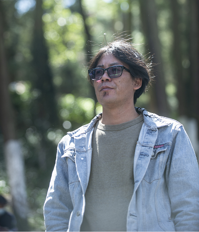 作 者：周明全，復旦大學中文系2022級中國現當代文學博士研究生，《大家》雜志主編。著有《隱藏的鋒芒》《“80后”批評家的槍和玫瑰》《70后批評家的聲音》等；與陳思和共同主編《“80后”批評家文叢》《70后批評家文叢》，主編《當代著名學者研究資料叢書》等。曾獲第十四屆中國當代文學研究優秀成果獎、《文學報·新批評》2015年度優秀評論新人獎特別獎、2020年南方文學盛典年度批評家等。