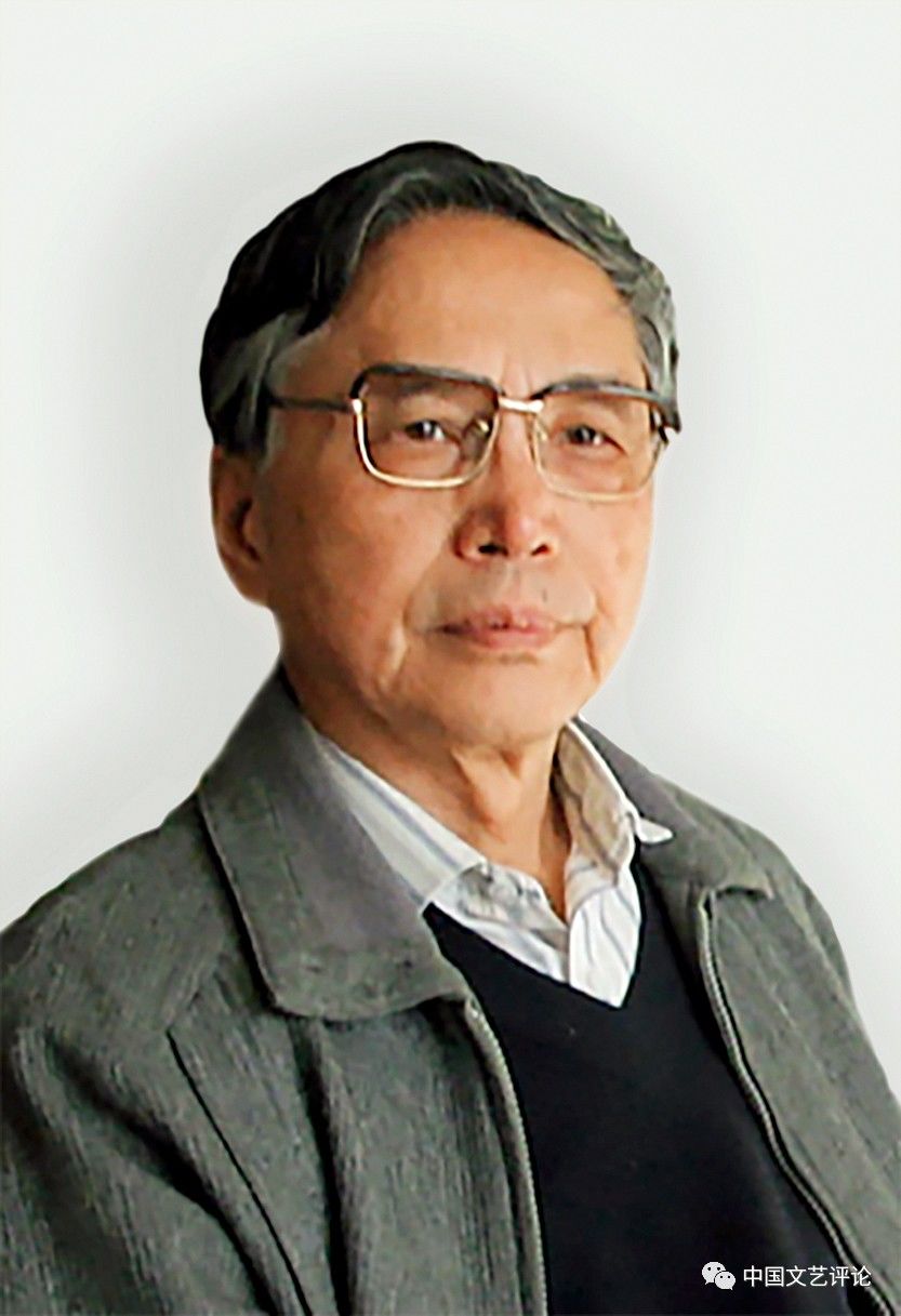 錢中文簡介：1932年11月生，江蘇無錫人。1955年畢業于中國人民大學俄語系，1955—1959年就讀于莫斯科大學研究生部俄羅斯語言文學系。現為中國社會科學院榮譽學部委員、文學研究所研究員、研究生院教授、博士生導師(自1987年起)，中國作家協會全國委員會榮譽委員，中國中外文藝理論學會名譽會長。曾任中國社會科學院文學所文藝理論研究室主任、比較文學研究室主任、《文學評論》主編、學術委員會委員，國務院學位委員會中國語言文學學科評議組成員與召集人。著有《果戈理及其諷刺藝術》、《現實主義和現代主義》、《文學原理——發展論》(后改為《文學發展論》)、《文學理論流派與民族文化精神》、《文學理論：走向交往對話的時代》、《新理性精神文學論》、《錢中文學術文化隨筆》、《自律與他律》(合著)、《錢中文文集》韓國版4卷本、《文學理論：求索與反思》、《新理性精神與當代文論建設》、《現代性與當代文學理論》、《桐蔭夢痕》、《文學的鄉愁》等，有《錢中文文集》5卷本問世。主編《巴赫金全集》譯文7卷、《讀世界》6種、《文學理論建設叢書》7種；合作主編多種論文集、《新時期文藝學建設叢書》36種、《現代外國文藝理論譯叢》14種。合譯有長篇小說《現代牧歌》([俄]謝德林著)等。