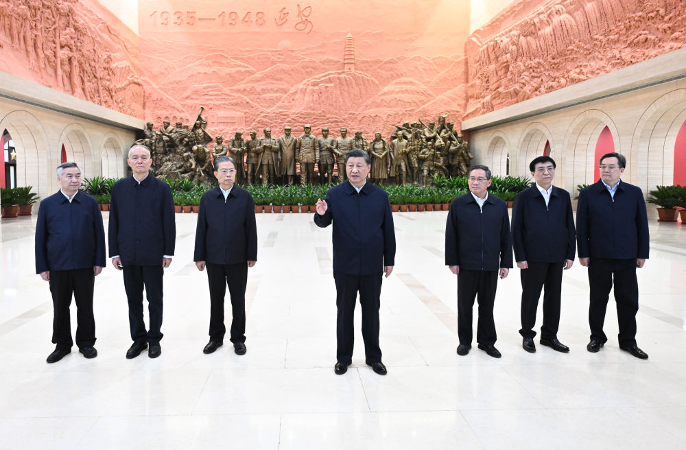 2022年10月27日，習近平在延安革命紀念館參觀《偉大歷程——中共中央在延安十三年歷史陳列》結束時發(fā)表重要講話。新華社記者 燕雁 攝