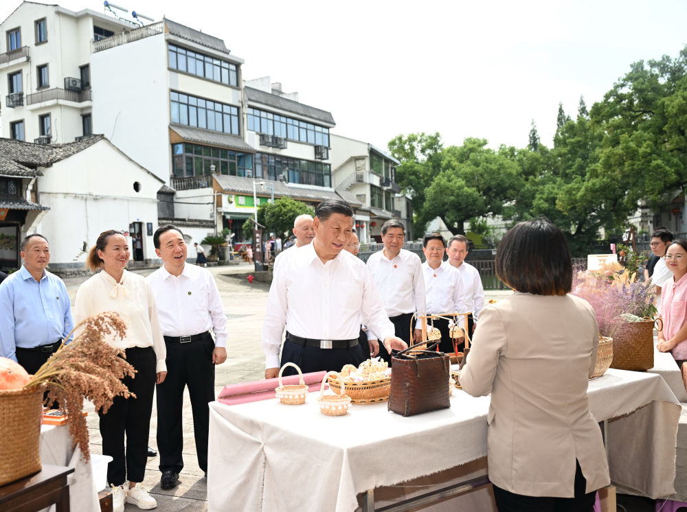 2023年9月20日上午，習近平在浙江省金華市義烏市后宅街道李祖村考察。新華社記者 謝環(huán)馳 攝