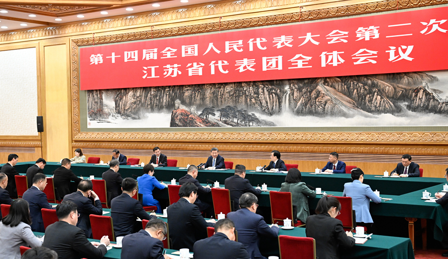 3月5日，中共中央總書記、國家主席、中央軍委主席習近平參加他所在的十四屆全國人大二次會議江蘇代表團審議。新華社記者 謝環馳 攝