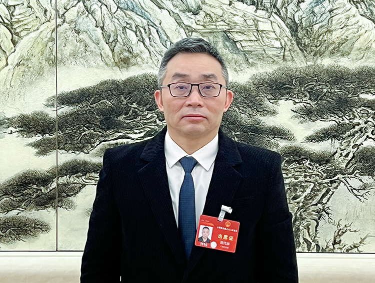 全國(guó)人大代表田代琳