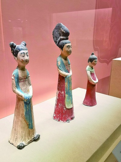 展出的發型各異的彩繪女陶俑。本報記者 李韻攝/光明圖片
