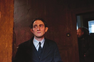  青年演員伊丹·魏斯在著名導演阿格涅什卡·霍蘭的新片《弗朗茨》中扮演主人公卡夫卡。米哈爾·烏雷什攝影，馬琳制片公司圖片