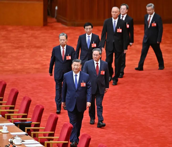 中國共產黨第二十屆中央委員會第三次全體會議，于2024年7月15日至18日在北京舉行。這是習近平、李強、趙樂際、王滬寧、蔡奇、丁薛祥、李希等步入會場。