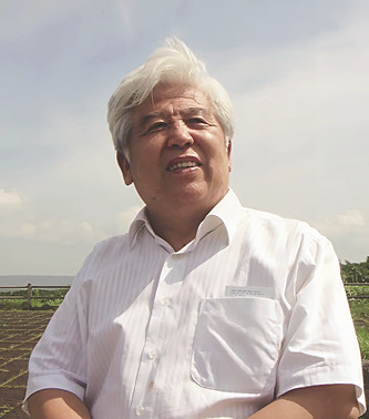 馬振聲 1939年生于北京，1964年本科畢業(yè)于中央美術學院中國畫系，同年考入中央美術學院中國畫系首屆研究生，師從蔣兆和教授，專攻水墨人物畫。1973年調入四川省美協(xié)從事專業(yè)美術創(chuàng)作。1994年起受聘任教于北京語言大學藝術系。曾任北京語言大學藝術學院名譽院長、重慶國畫院名譽院長、中央文史研究館書畫院名譽院長。現為中國美協(xié)蔣兆和藝術研究會會長、重慶市美協(xié)名譽主席，中央文史研究館館員、國家一級美術師。其作品曾多次入選全國美展、中國畫百年展等全國性大展并獲獎，多次在國內外舉辦個展或聯展，多幅作品被中國美術館等單位收藏。