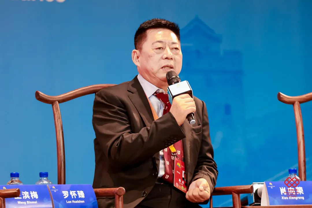 中國戲劇家協(xié)會(huì)顧問、國家一級(jí)編劇羅懷臻
