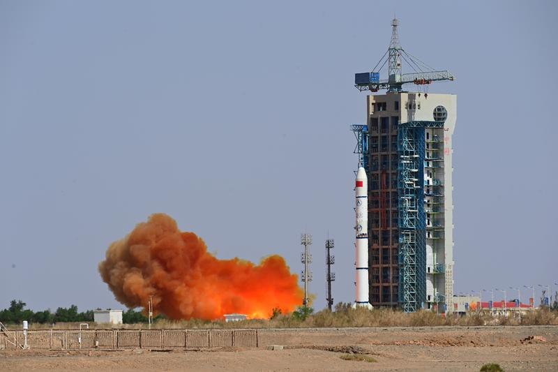 2023年5月21日16時(shí)，我國(guó)在酒泉衛(wèi)星發(fā)射中心采用長(zhǎng)征二號(hào)丙運(yùn)載火箭，成功發(fā)射首顆內(nèi)地與澳門(mén)合作研制的空間科學(xué)衛(wèi)星“澳門(mén)科學(xué)一號(hào)”。新華社發(fā) 汪江波/攝