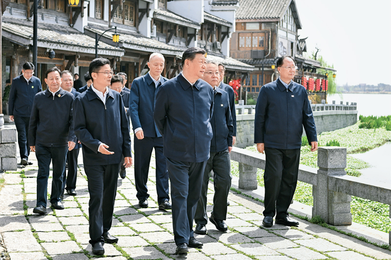 2024年3月18日至21日，中共中央總書(shū)記、國(guó)家主席、中央軍委主席習(xí)近平在湖南考察。這是19日上午，習(xí)近平在常德河街考察。 新華社記者 謝環(huán)馳/攝