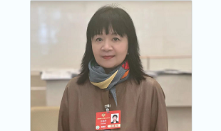 全國政協委員、中國視協副主席、上影集團編劇王麗萍