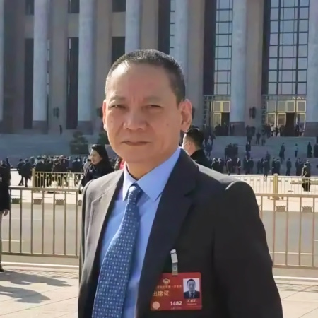 汪惠仁系全國政協(xié)委員、民進(jìn)中央委員、百花文藝出版社總編輯