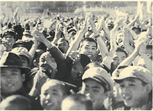 重整河山待后生——　　《四世同堂》的時間線是抗戰全程，小說雖然是虛構的，但具體的描寫，連一株花草都是真實的。老舍身在重慶，心在北平。[詳細]